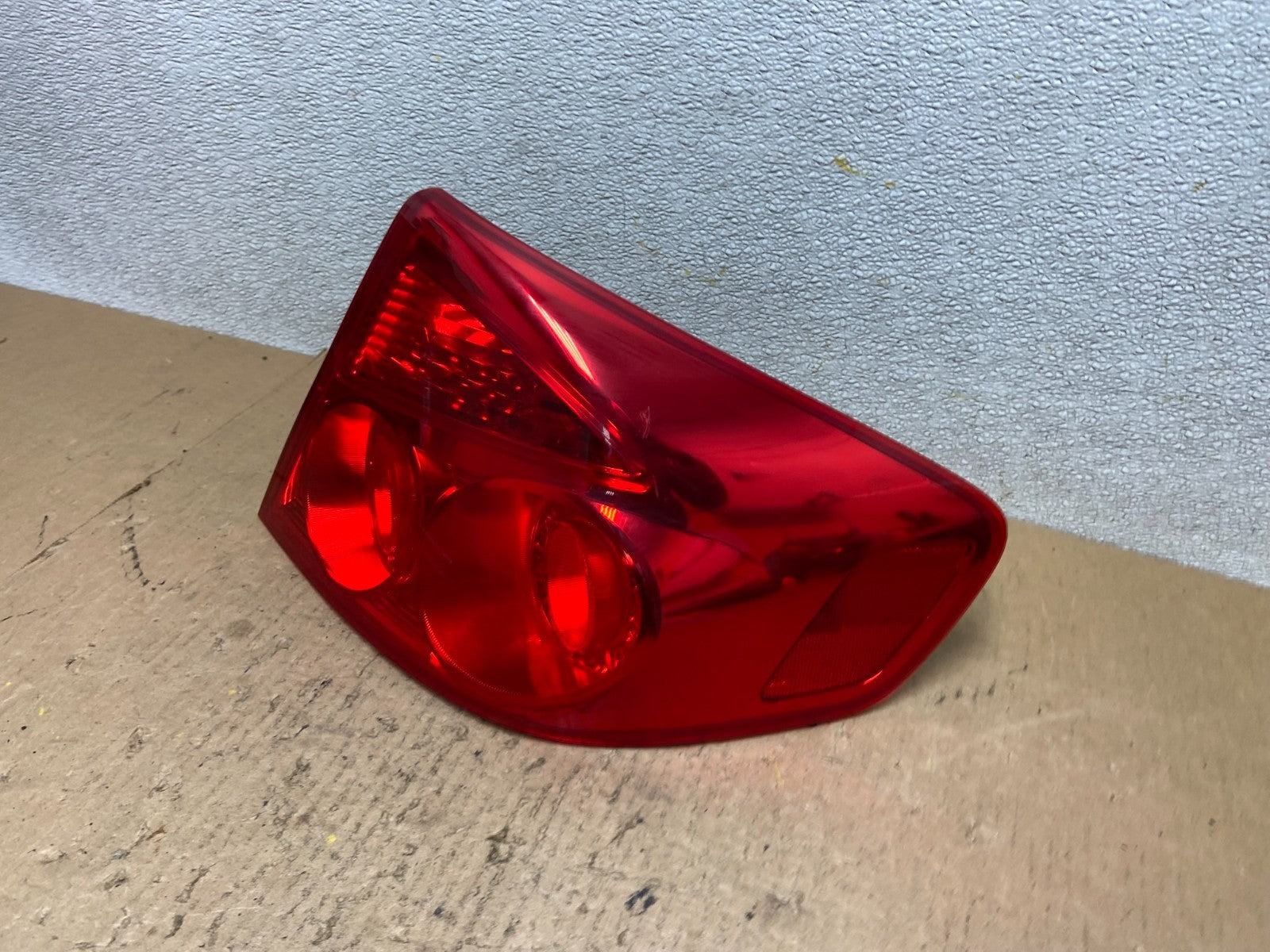 2005 to 2006 Infiniti G35 Right Passenger Side Tail Light OEM Z9418 DW1