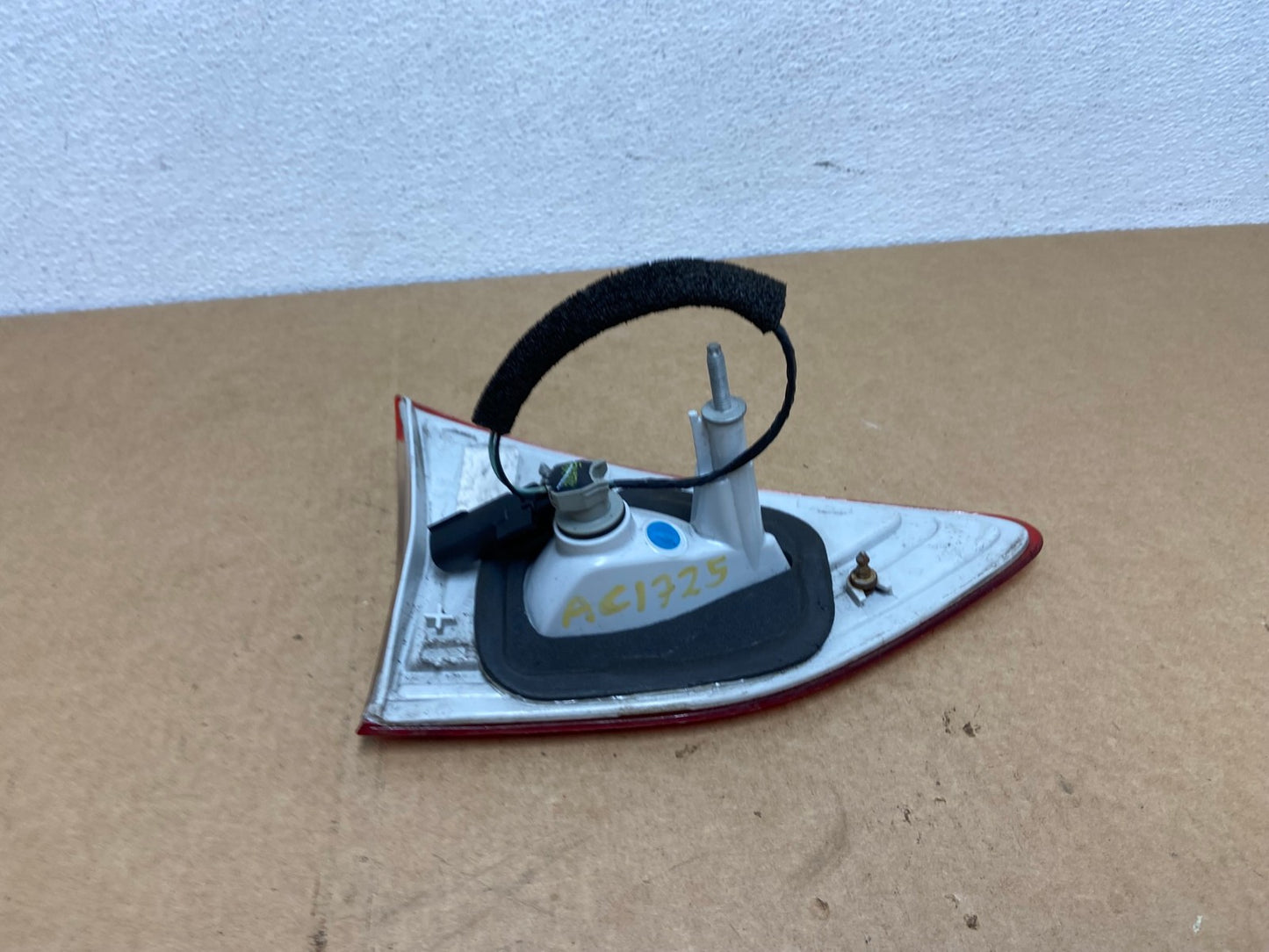 2013 to 2016 Ford Escape Right Passenger RH Side Inner Tail Light OEM AC1725 LK5