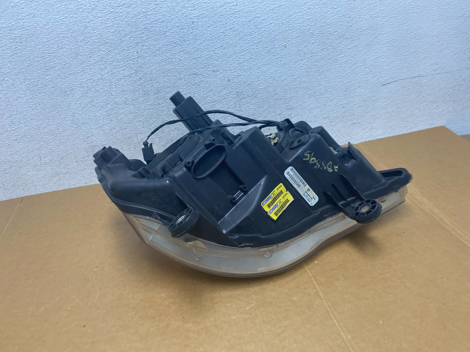 2008 to 2016 Chrysler Town and Country Left Driver Lh Side Headlight AD8895 DW7