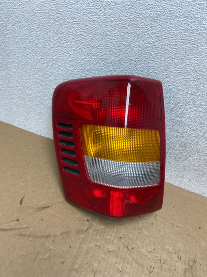 1999 - 2004 Jeep Grand Cherokee WJ Left Driver Lh Tail Light AG0569 LK0