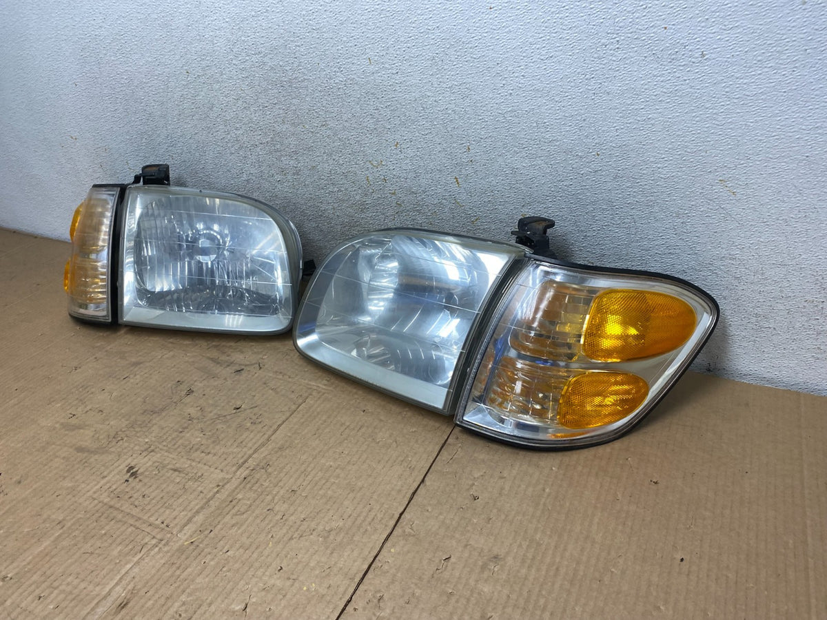 2001-2004 Toyota Sequoia Left+Right Side Halogen Headlights AI7926 DW1