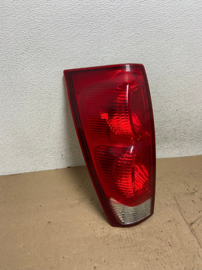 2002 to 2006 Chevrolet Avalanche Left Driver LH Tail Light AG5529 LK2