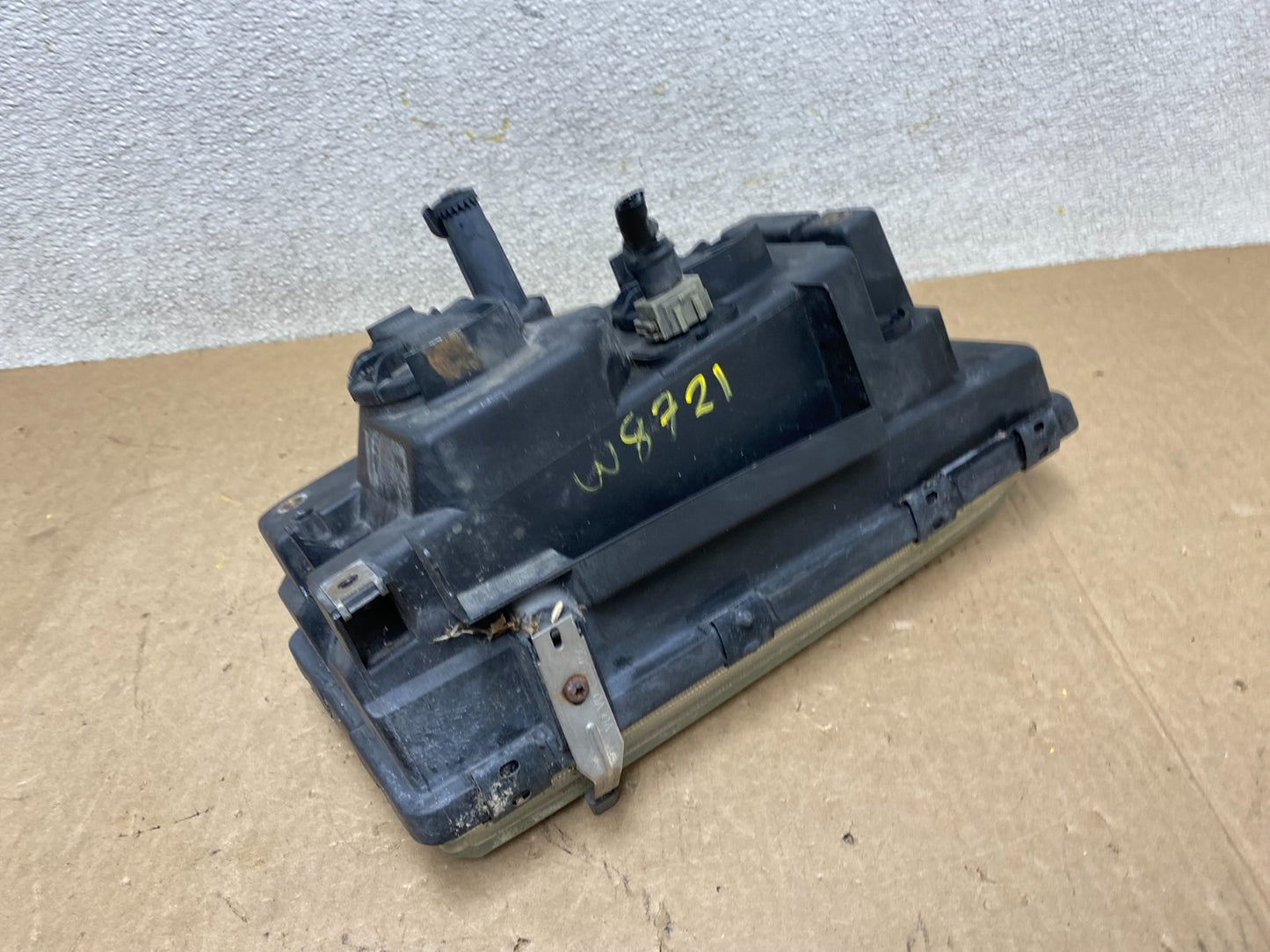 1994 to 1997 Volvo 850 Left Driver LH Side Halogen Headlight W8721 DW8
