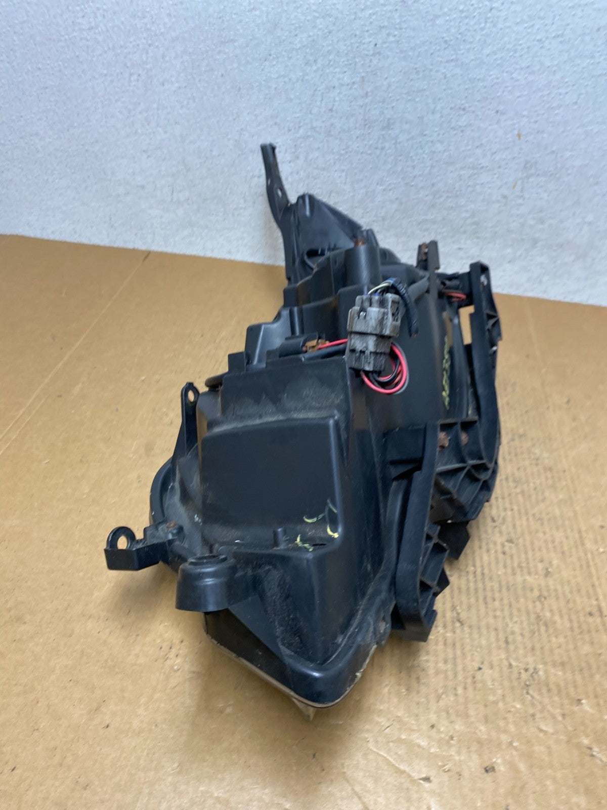 2009 - 2013 Subaru Forester Right Passenger Side Halogen Headlight AE1380 DW9