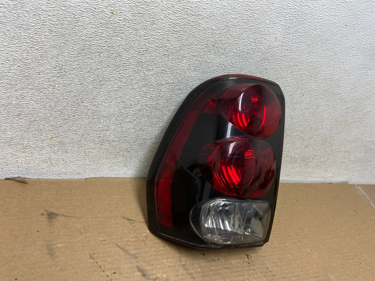 2002 to 2009 Chevrolet Trailblazer Left Driver LH Side Tail Light AH4278 LK1