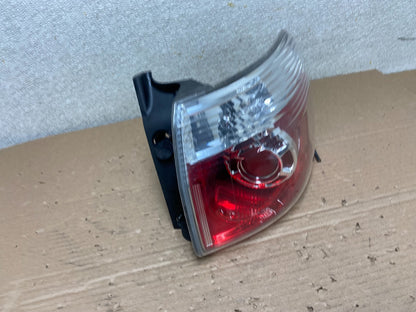 2007 to 2012 GMC Acadia Halogen Tail Light Right Passenger RH Side AB1434 LK2