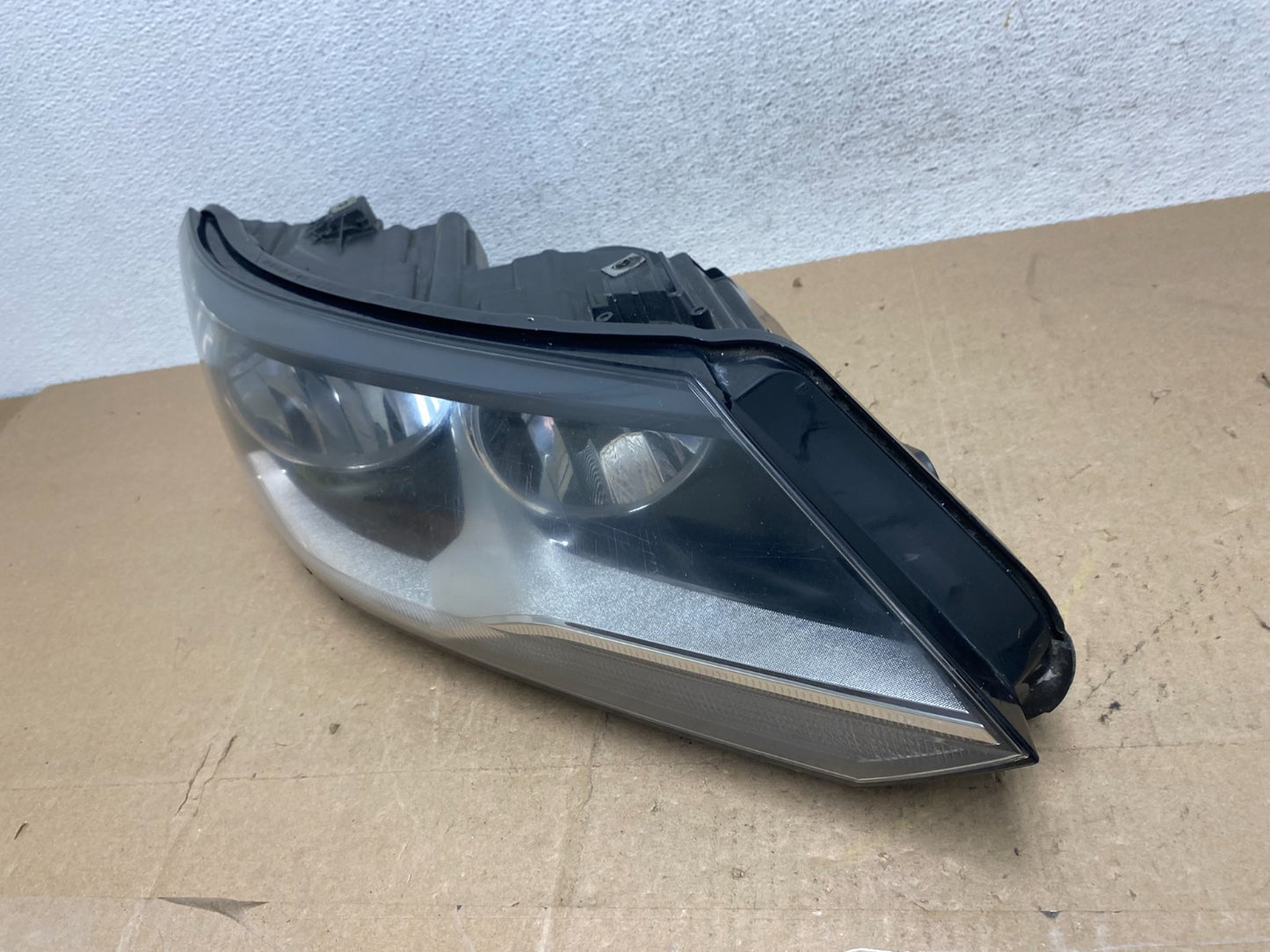 2012 to 2018 Volkswagen Tiguan Right Passenger RH Halogen Headlight AE6885 DW1