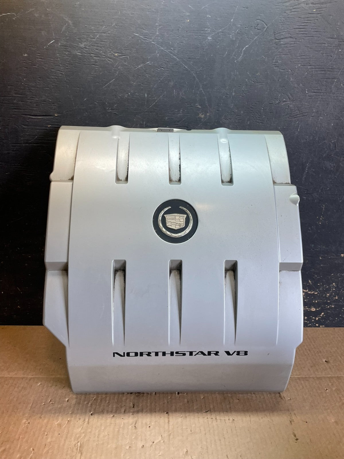 1997 to 2004 Cadillac Deville Seville Northstar Engine Motor Cover AA6120 DG0