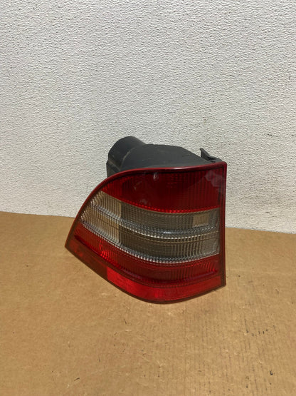 1998 1999 2000 2001 Mercedes ML320 ML-Class Left Driver LH Tail Light AD4560 LK0