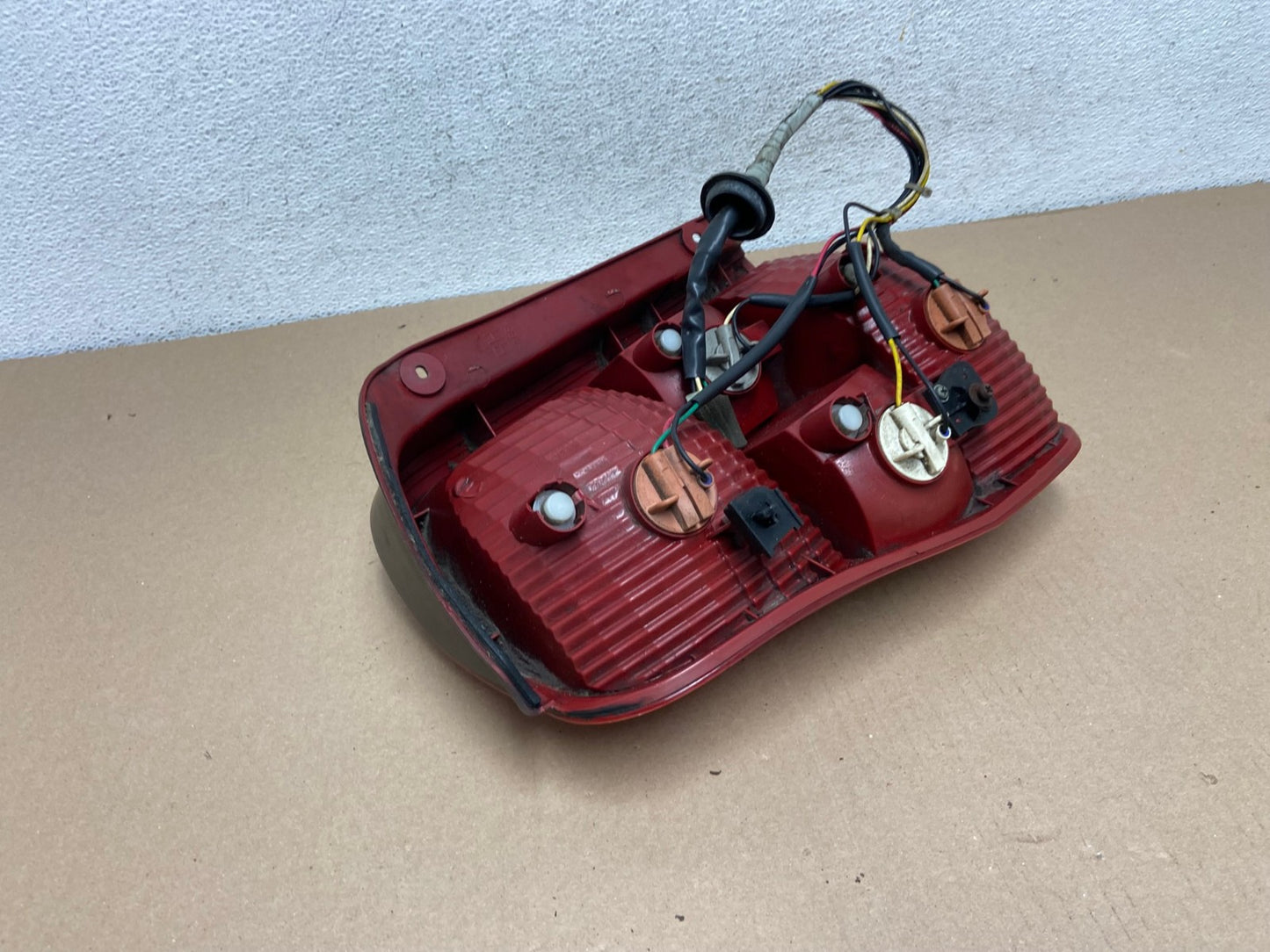 2003 2004 2005 Kia Sedona Right Passenger RH Side Tail Light AF2993 LK5
