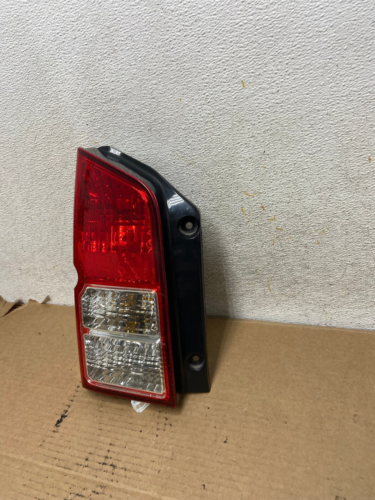 2005 to 2012 Nissan Pathfinder Tail light Left Driver Lh Side AH4028 LK2