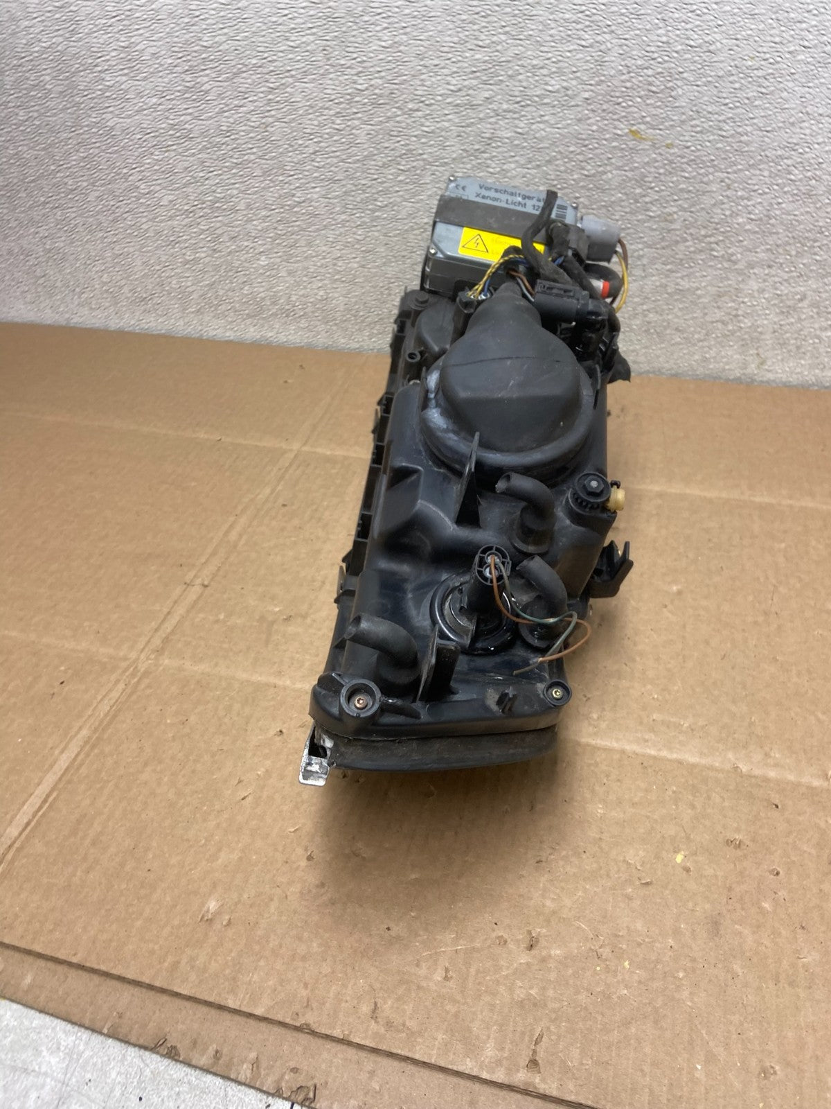 2001-2003 BMW E39 5 Series Headlight Right Passenger Side XENON OEM Y8482 DW8