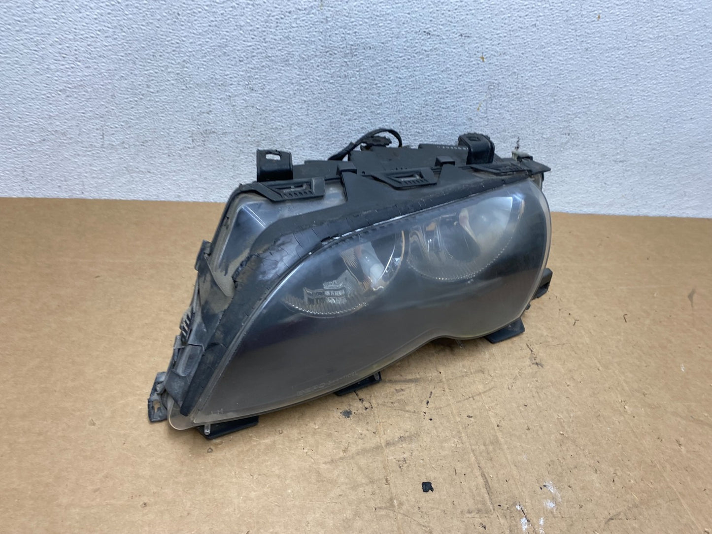2002 to 2005 BMW 3 E46 Sedan Left Driver LH Halogen Headlight AD6373 DW2