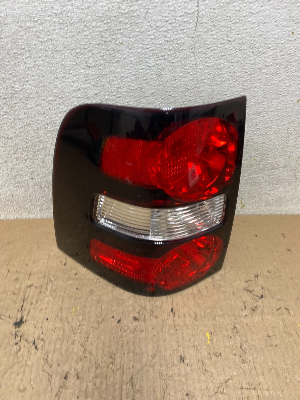 2006 to 2010 Ford Explorer Left Driver Lh Side Tail light OEM R9794 DW0