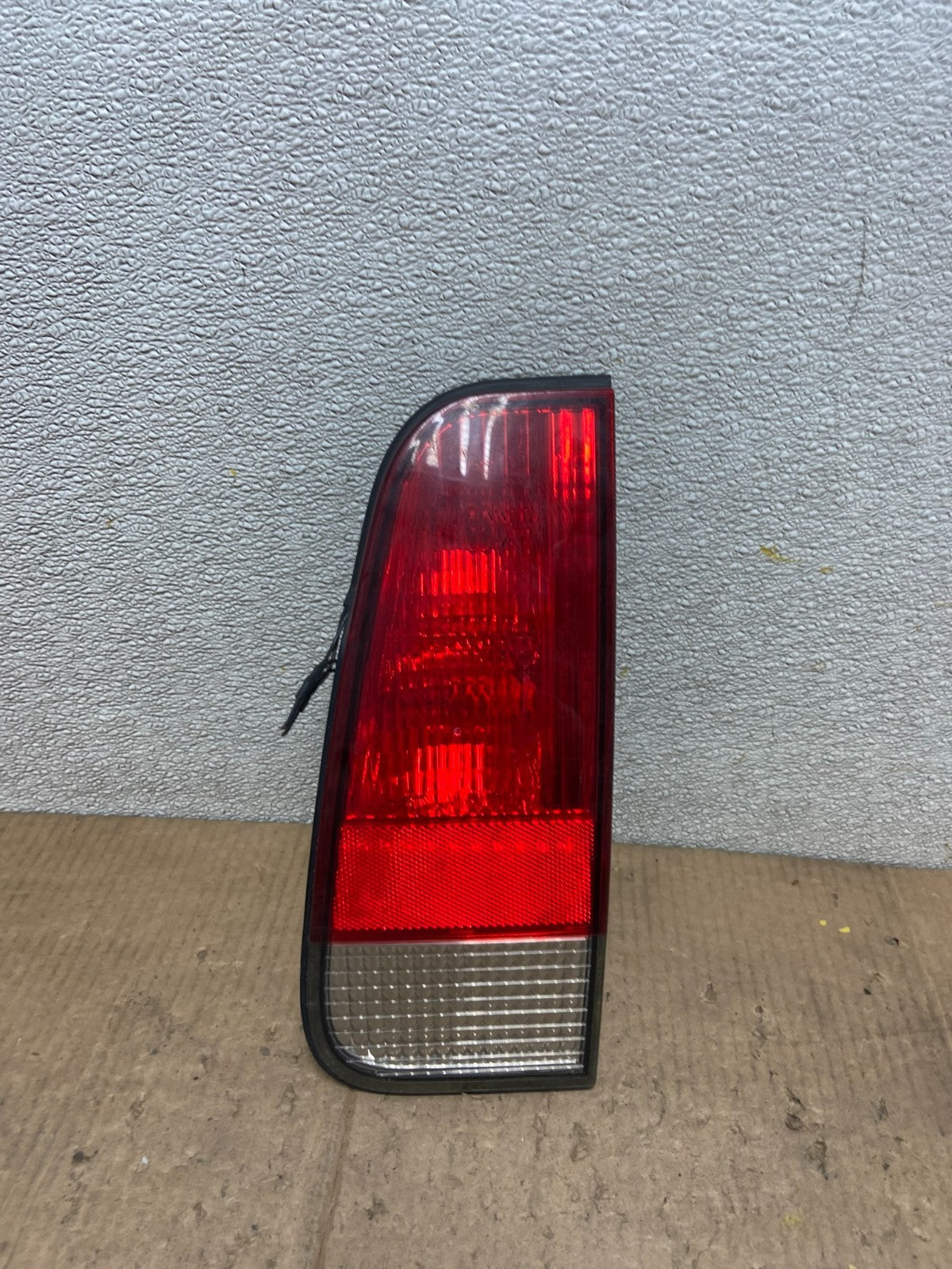 2003 to 2005 Lincoln Aviator Right Passenger Inner Tail Light Side OEM AA6984 LK0