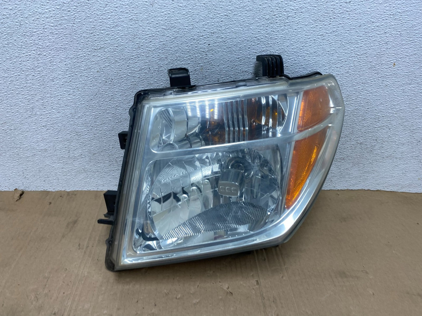 2005-2007 Nissan Pathfinder Halogen Headlight Left Driver LH AE9153 DW0