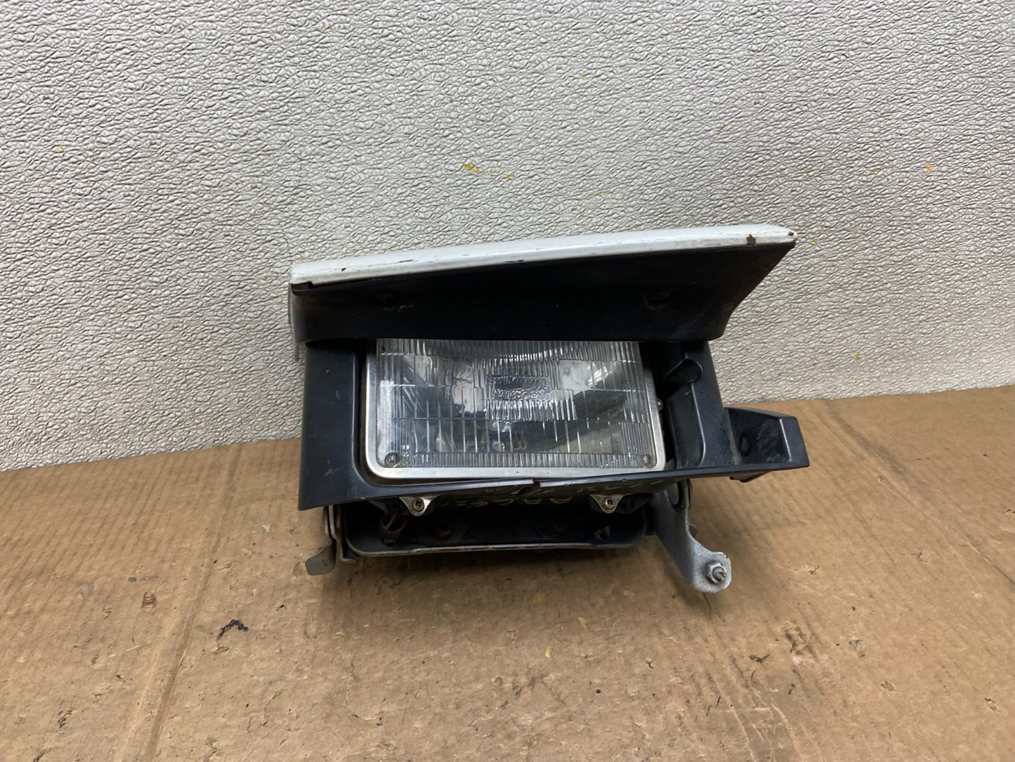 1990 1991 Mitsubishi Eclipse Right Passenger Side Headlight Oem AA66240