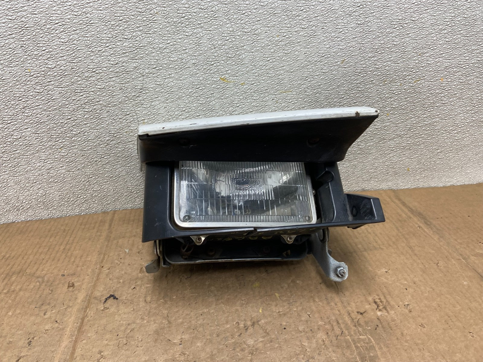 1990 1991 Mitsubishi Eclipse Right Passenger Side Headlight Oem AA66240