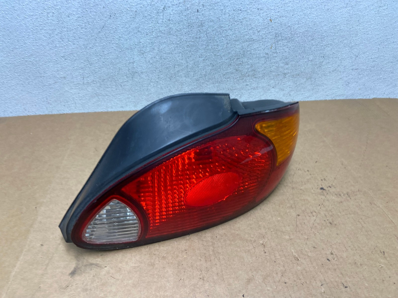 1999 2000 Hyundai Elantra Sedan Right Passenger RH Tail Light AE3186 LK2