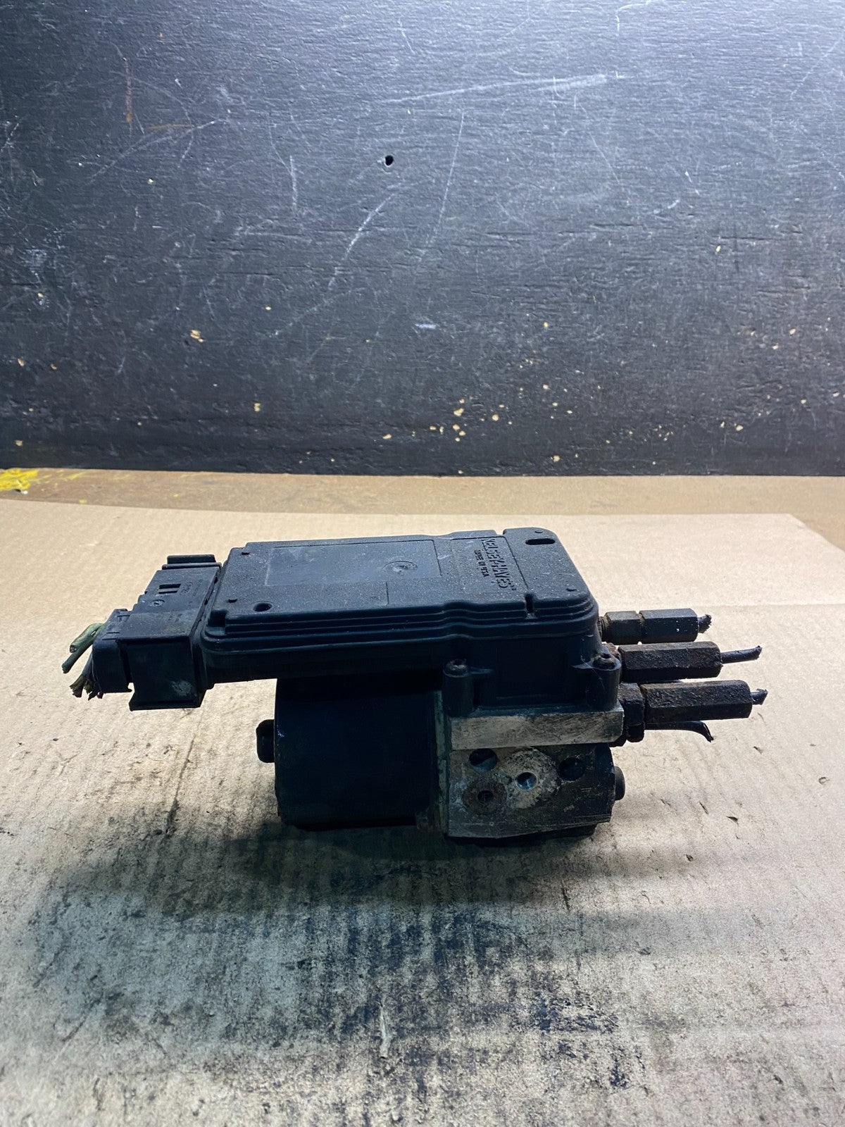 1999 to 2000 Ford F250 F350 SRW ABS Pump Control OEM 2c342c346be z4988 VDG3