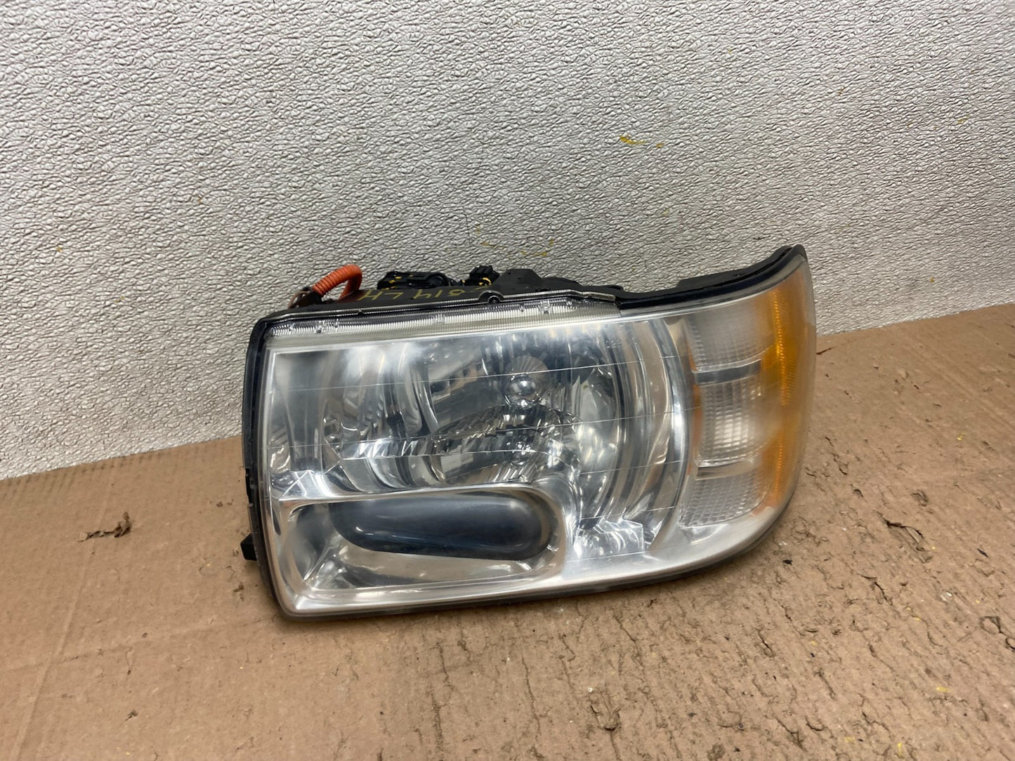 2001 to 2003 Infiniti QX4 Xenon HID Driver Left LH Side Headlight OEM Y5010 DW0