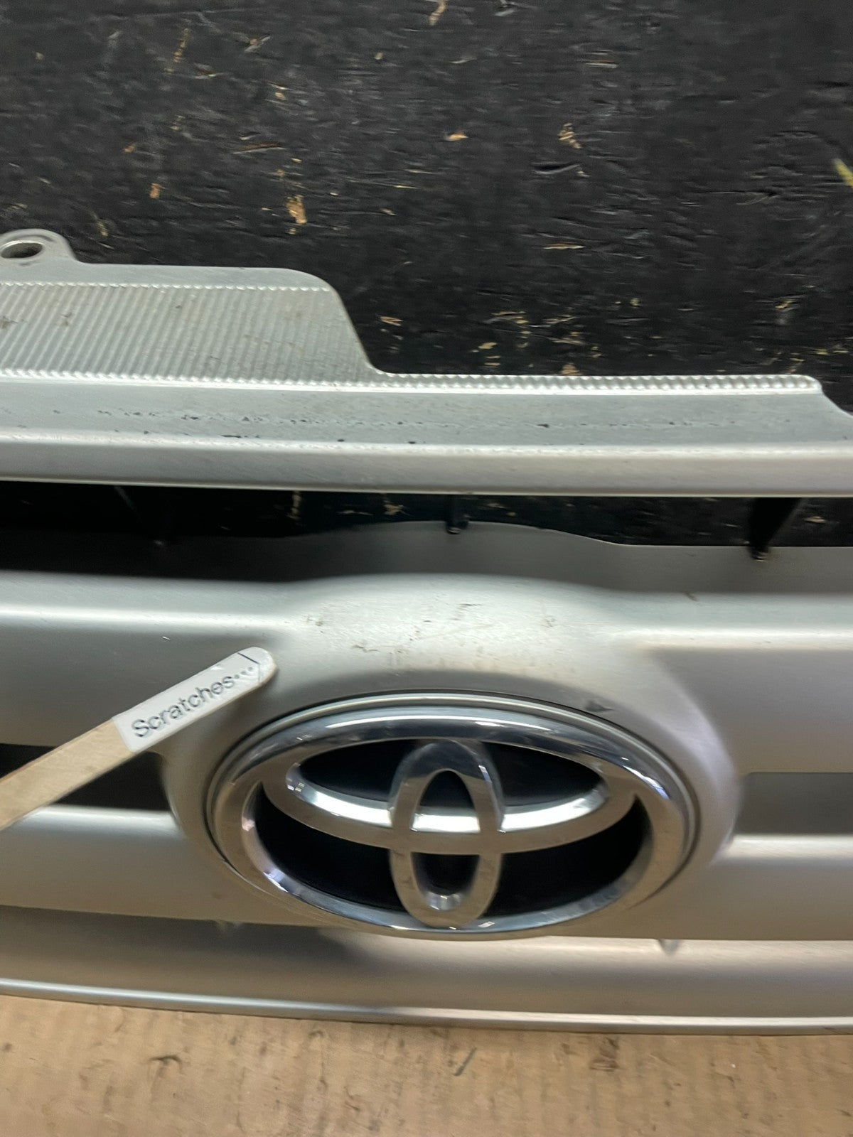 2001 to 2003 Toyota Highlander Front Upper Grille Grill With Emblem OEM Y6638 DG3