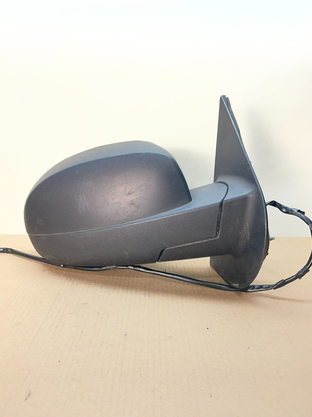2007 - 2013 Chevrolet Silverado Sierra Right Passenger Side Mirror AI4116 DW0