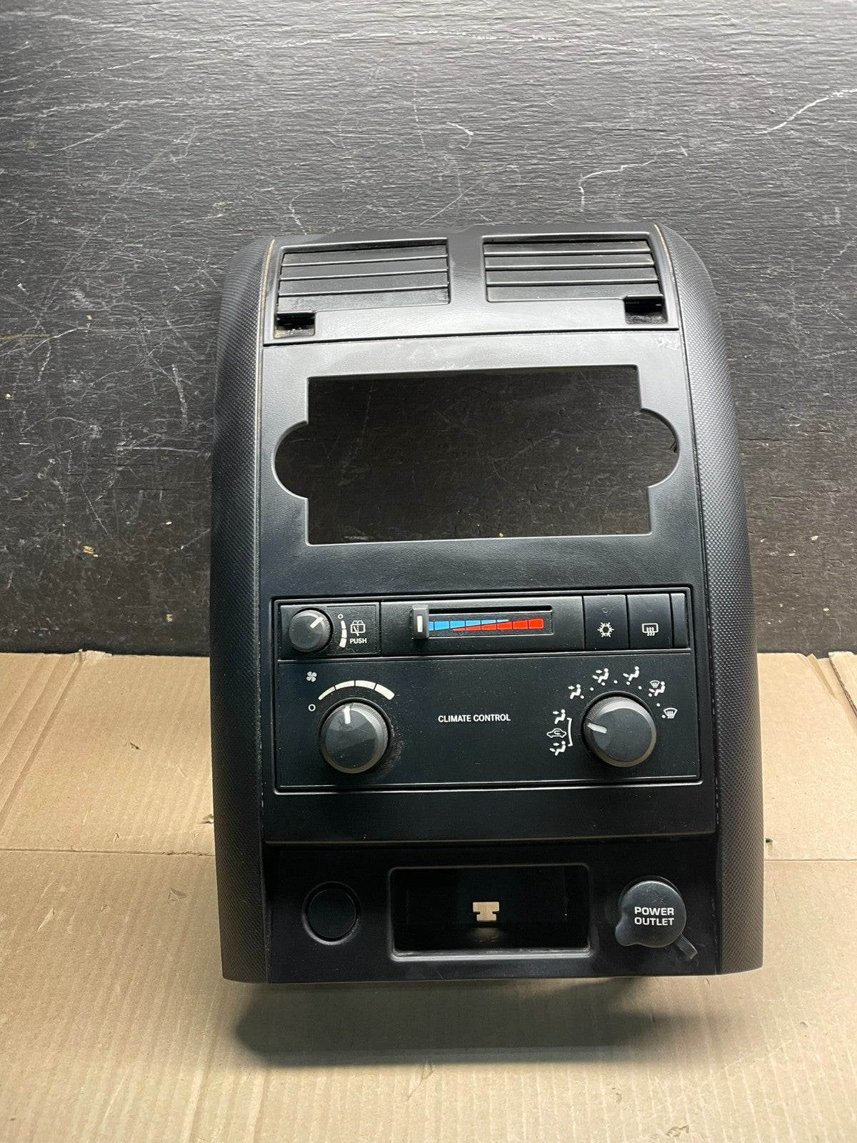 2005-2009 Dodge Durango Heat AC Climate Temperature Control Radio Bezel X9875 DG0