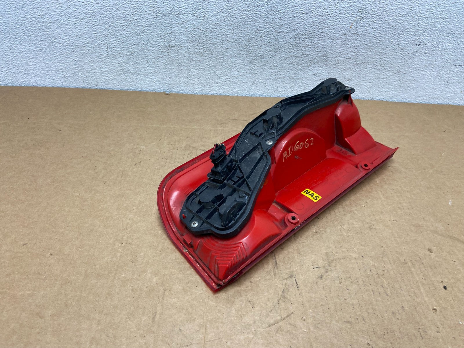 1999 - 2002 Land Rover Discovery Left Driver LH Side Tail Light ad6062 DG6