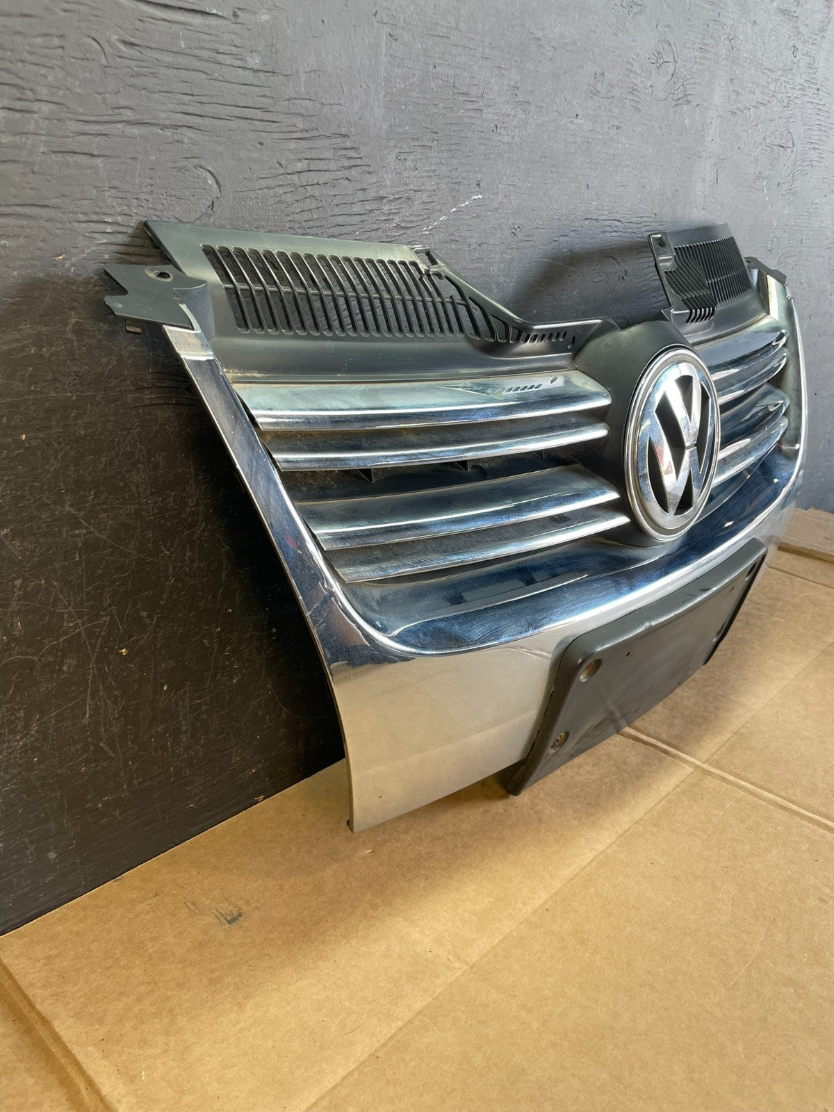 2005-2010 Volkswagen Jetta Front Upper Grille Grill Chrome AE0813 DG2