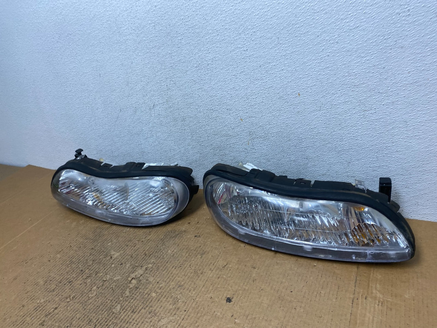 1997 to 2003 Chevrolet Malibu Left+Right Side Headlights AE2844 DW1