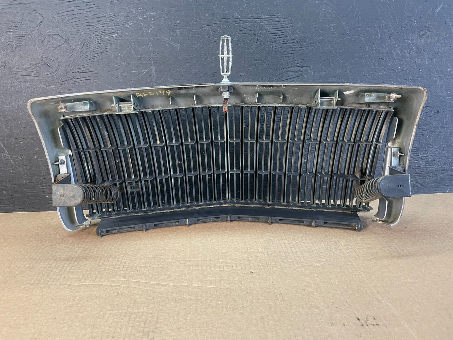 1995 to 1997 Lincoln Town Car Front Upper Grille Grill Chrome W/Emblem af5199 DG3