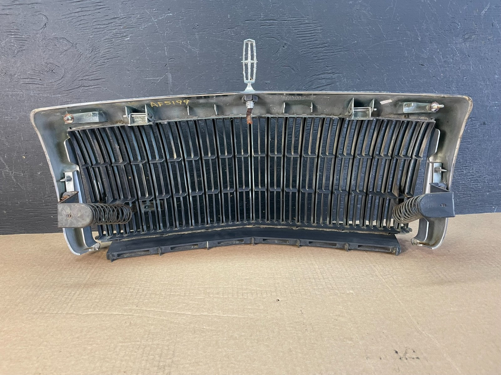 1995 to 1997 Lincoln Town Car Front Upper Grille Grill Chrome W/Emblem af5199 DG3