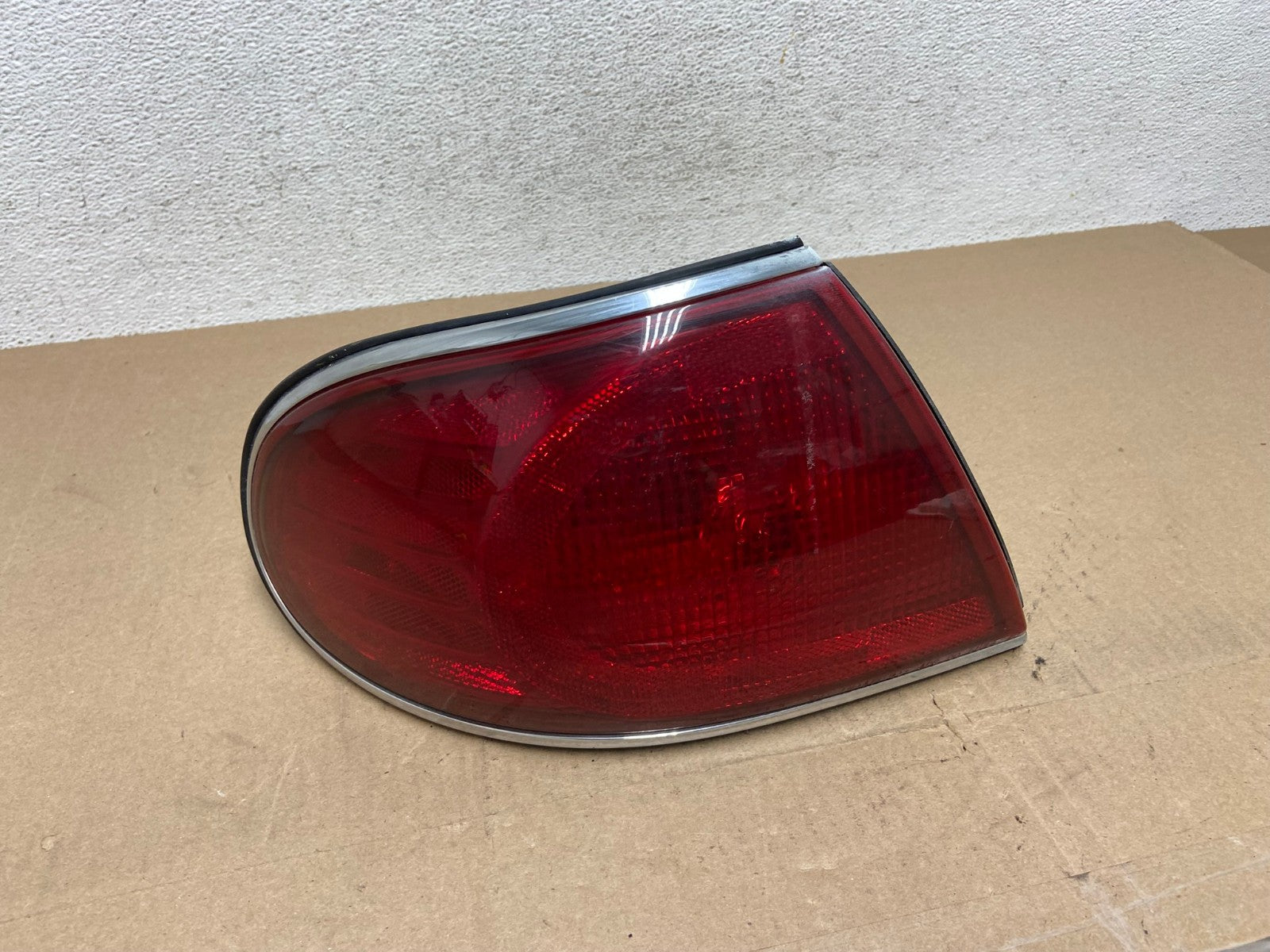 2000 to 2005 Buick Lesabre Left Driver LH Side Tail Light AE6679 LK0