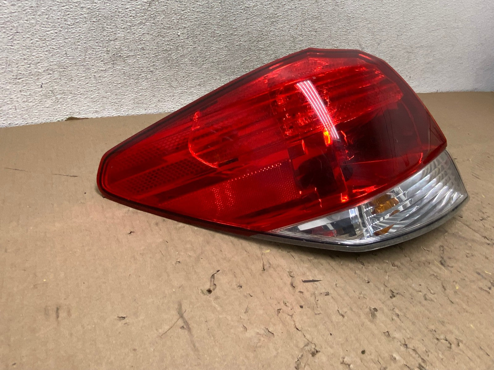 2010-2014 Subaru Outback Wagon Left Driver Lh Side Tail Light AG8091 LK1