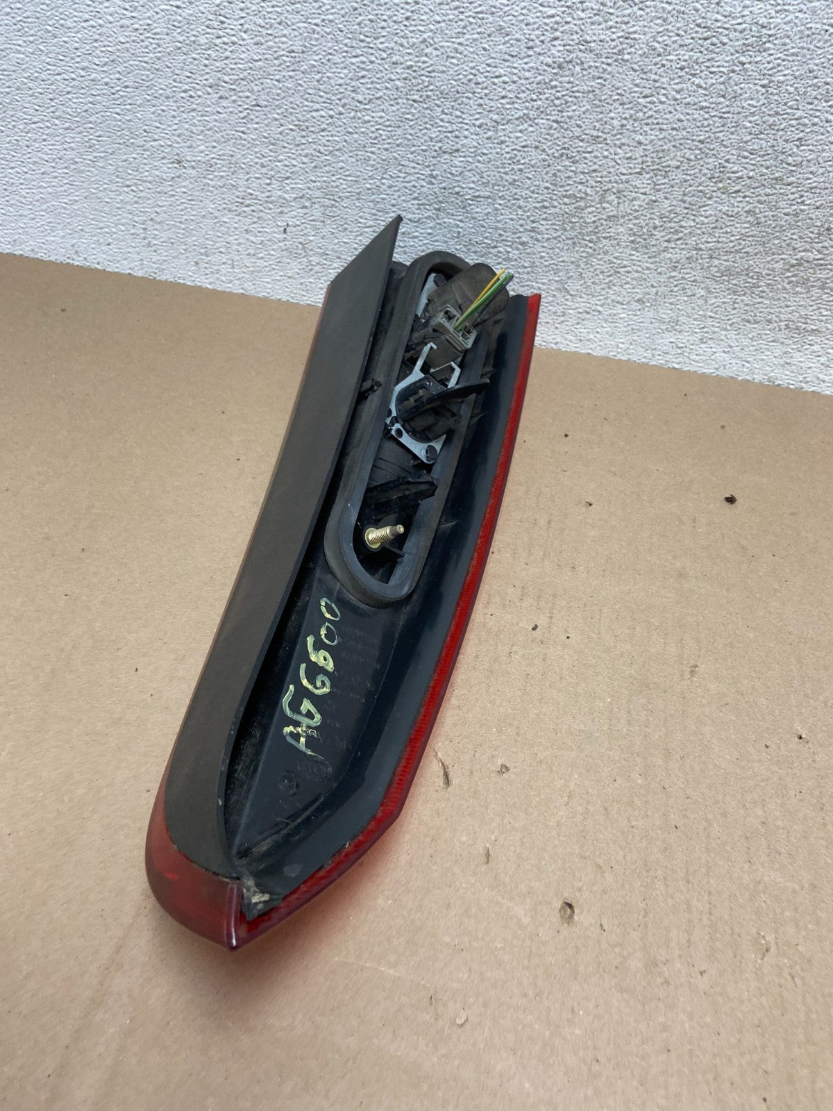 2001-2004 Volvo XC70 V70 Right Passenger RH Side Tail Light Upper AG6600 DW6