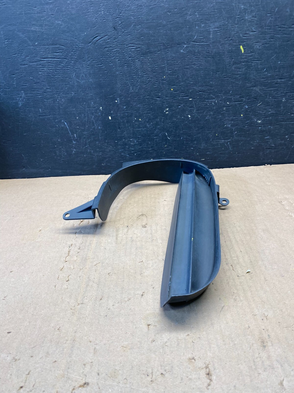 2003-2006 Porsche Cayenne Front Right Bumper Air Duct Grille Bracket M1587 DG4
