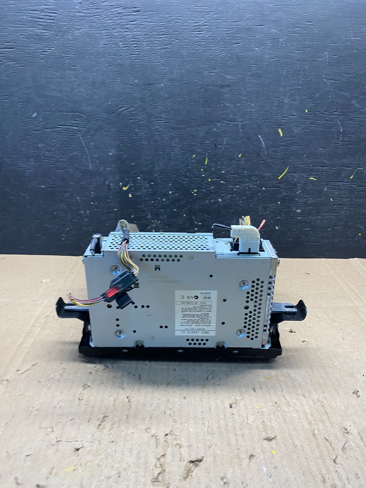 2004-2007 Jaguar XJ8 XJR  Climate Control Control Radio AM/FM Panel OEM R8915 DG5