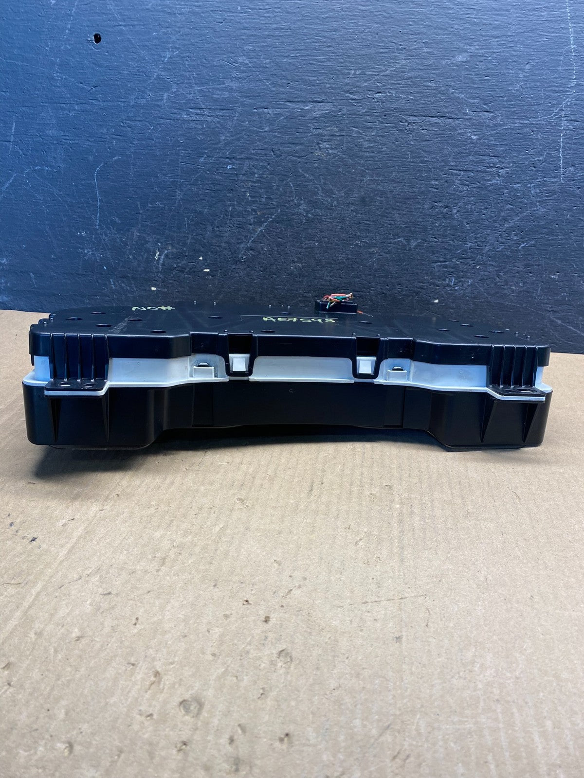 2008 to 2011 Chevrolet Tahoe Hybrid Cluster Gauge Speedometer ECM AE75934
