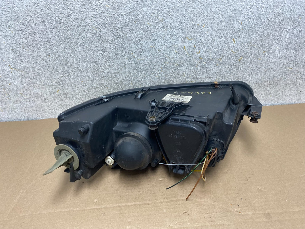 2001-2005 Volkswagen Passat Right Passenger RH Halogen Headlight AH9323 DW4