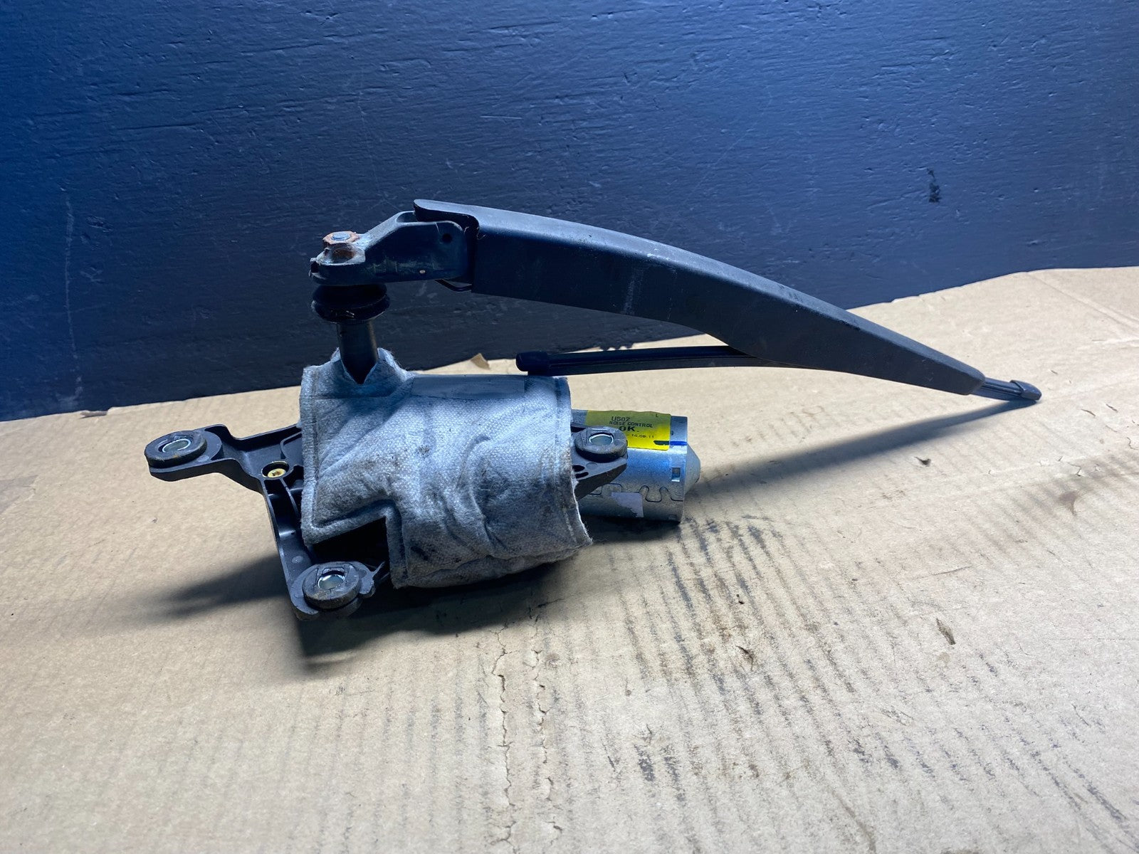 2011 to 2019 Ford Explorer Rear Windshield Wiper Motor OEM ab7392 DG1
