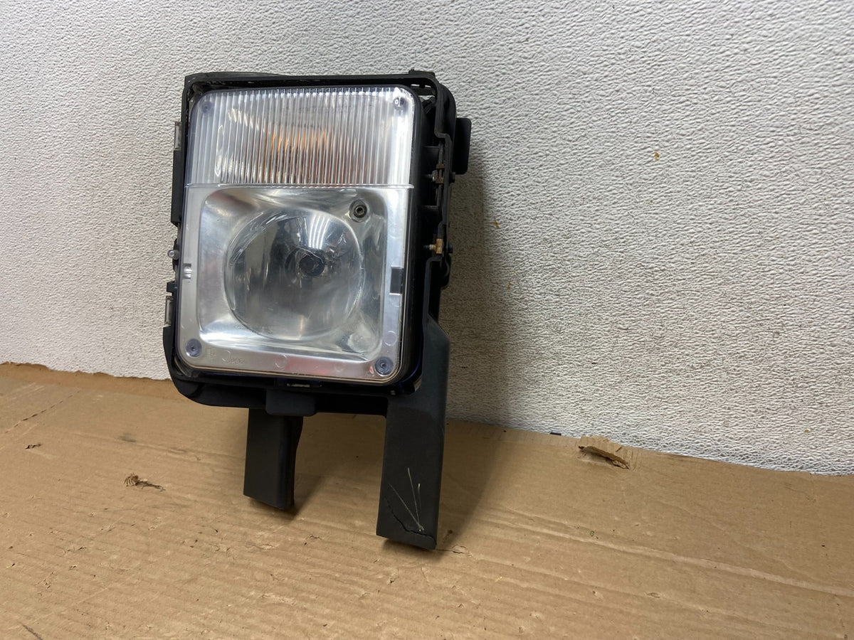 2004 to 2009 Cadillac SRX Right Passenger RH Side Front Fog Light ag8233 DG2