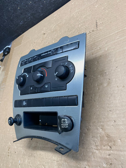 2005 2006 2007 Jeep Commander Grand Cherokee A/C Climate Control Bezel AG6473 DG1