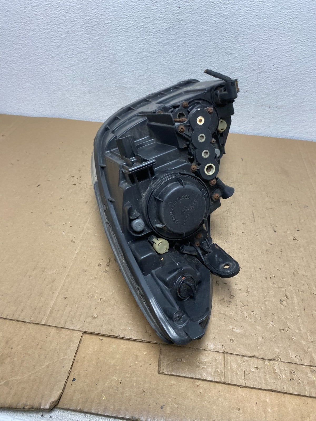 2007 to 2012 Hyundai Veracruz Right Passenger RH Headlight Halogen AC6062 DW7