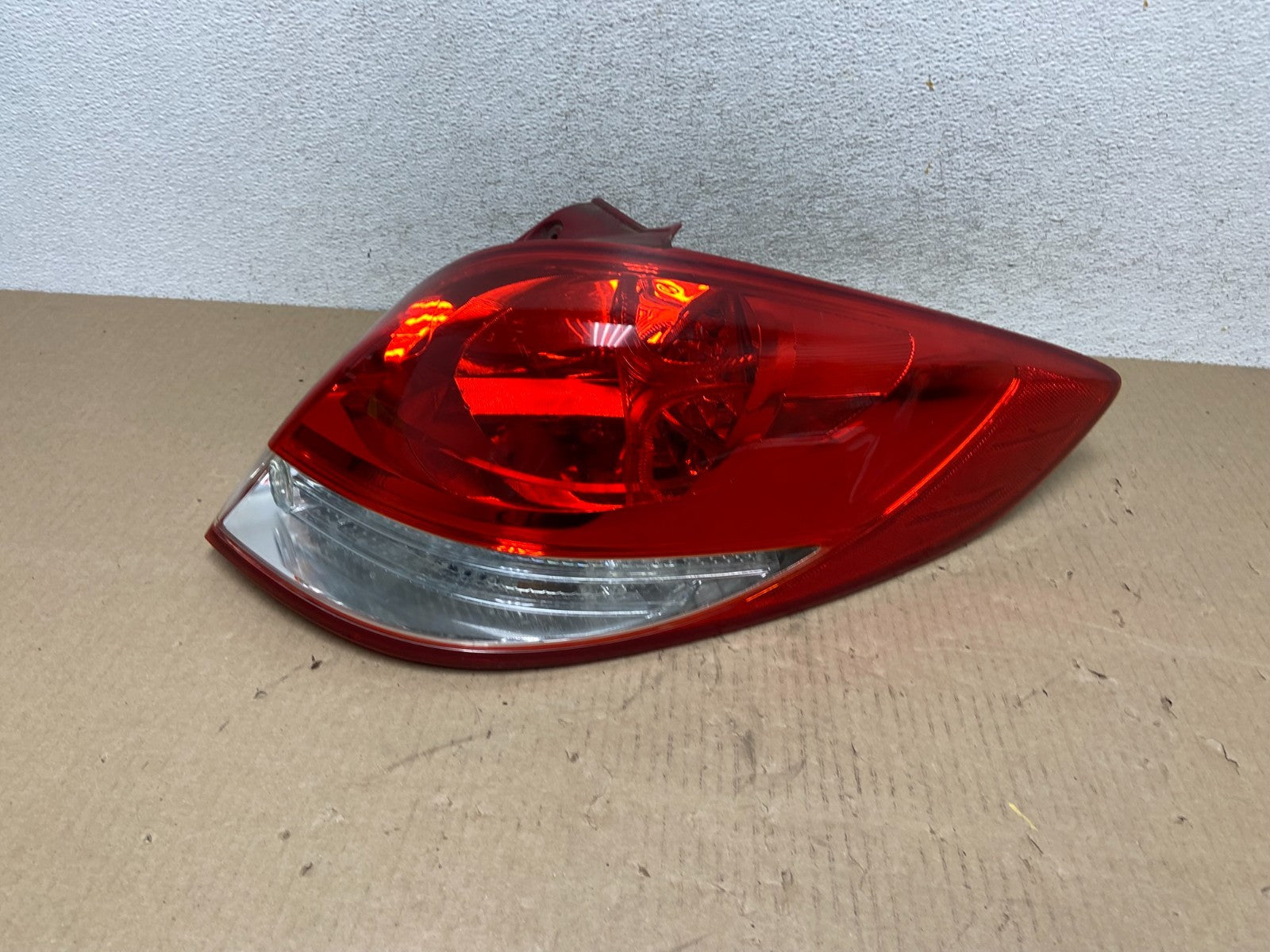 2012 2013 2014 Hyundai Veloster Right Passenger RH Tail light AG5920 DW0