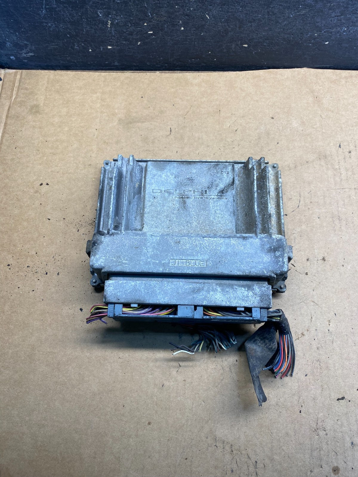 2001-2002 Silverado Tahoe Engine Computer Module 12200411 ECM ECU AH7239 DW1