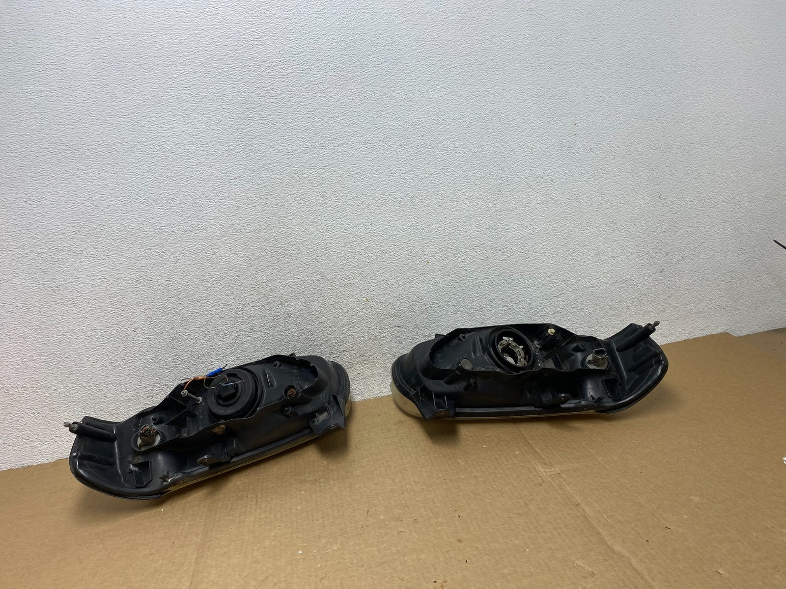 2000 to 2001 Nissan Maxima Left + Right Set Halogen Headlights AF9527 DW7