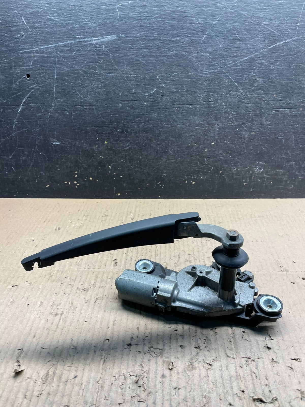 2012 to 2018 Ford Focus Rear Windshield Wiper Motor BV61-17K441-AA v5266 dg3