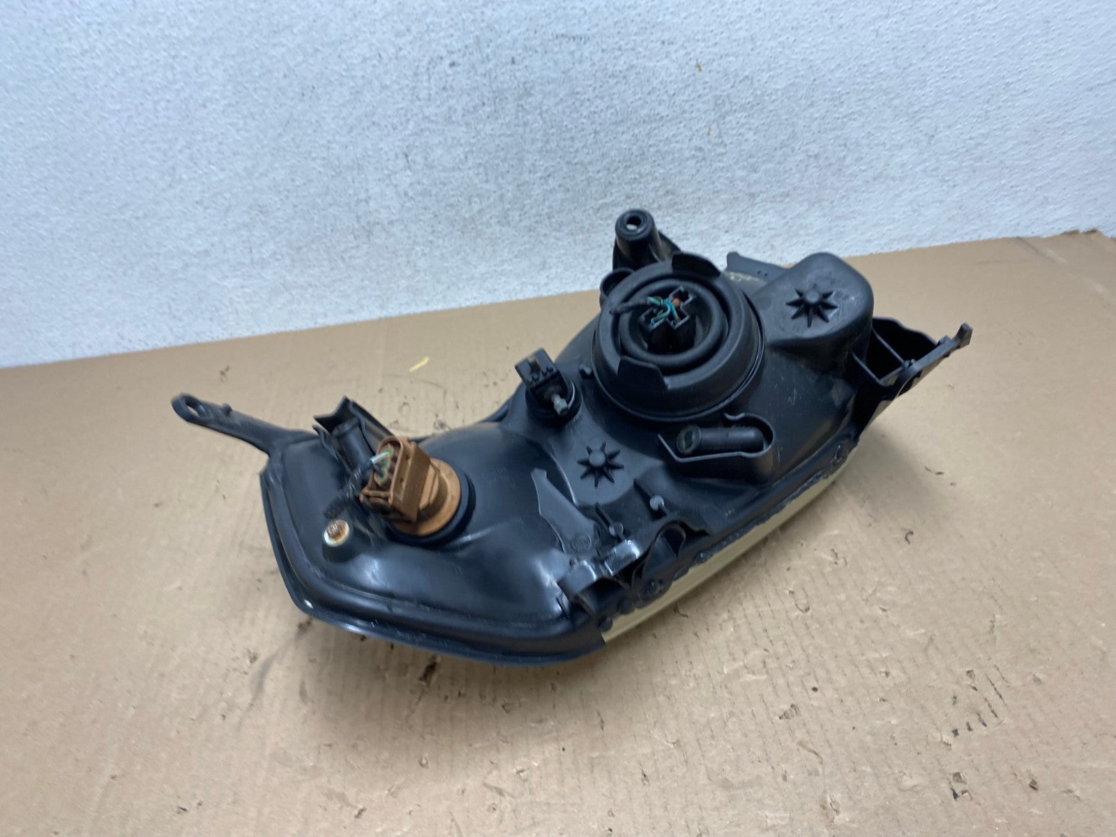 2005 - 2006 Mazda Tribute Right Passenger Rh Headlight AE8835 LK6