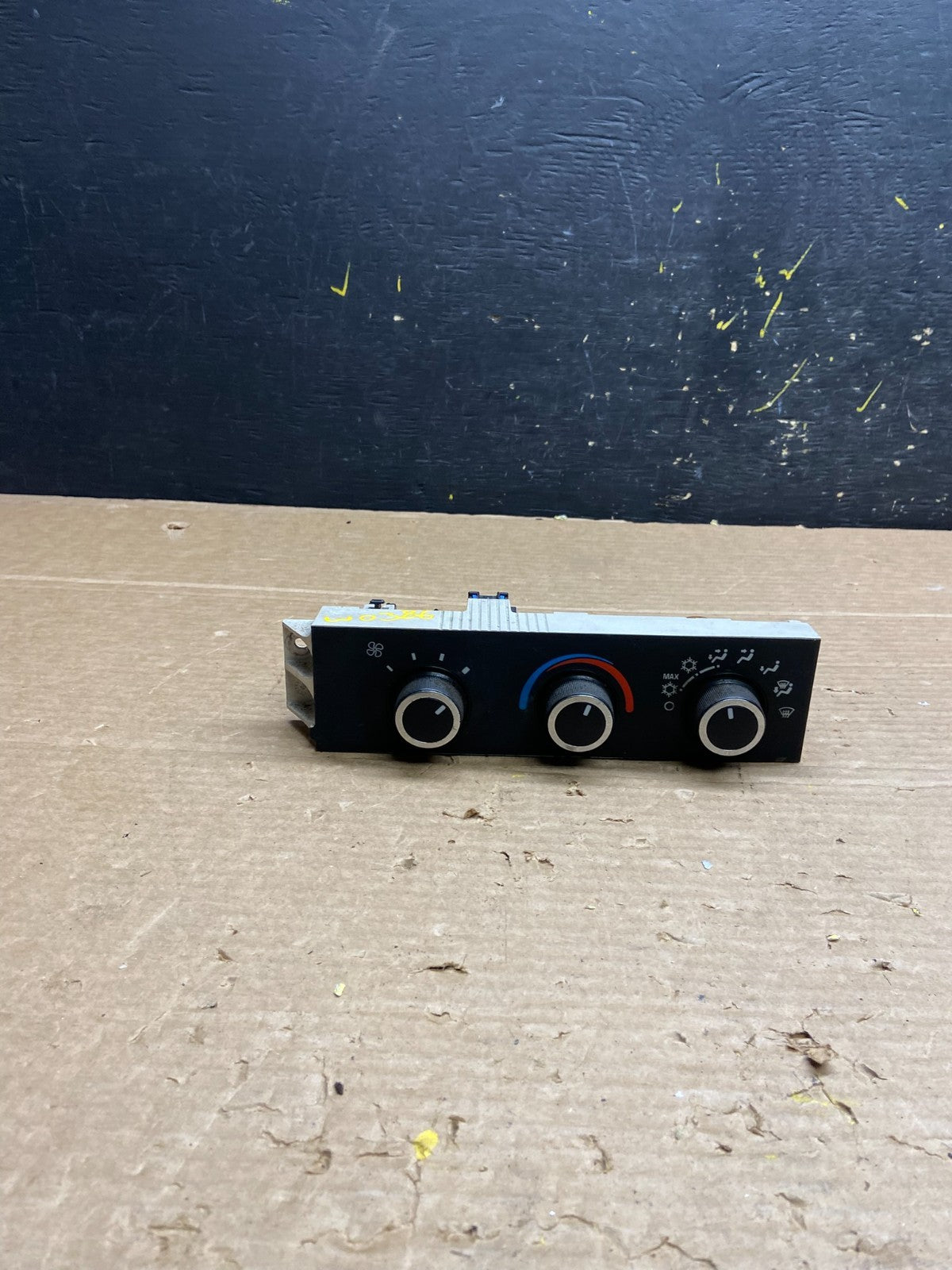 2008-2010 Chevrolet Express 1500 2500 3500 Climate Control Panel W0386 DG0